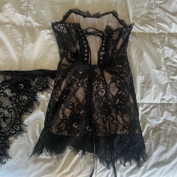 LACE DRESS - Picture 3 of 4